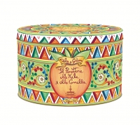 Dolce & Gabbana collection: Panettone with Candied Apple & Cinnamon, on the top cross cut engraving