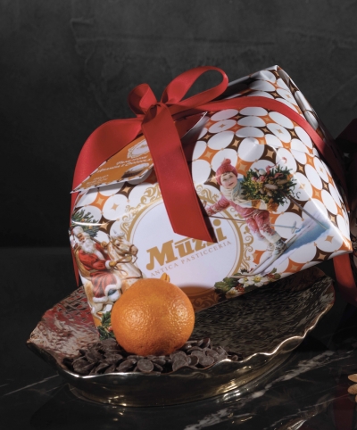 Panettone with chocolate chips &amp; orange cream